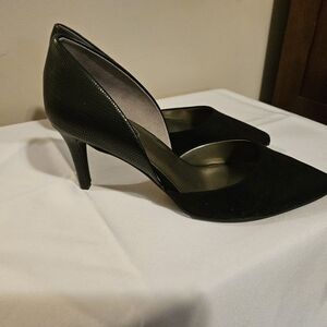 New- Chic Black Women's Heels
